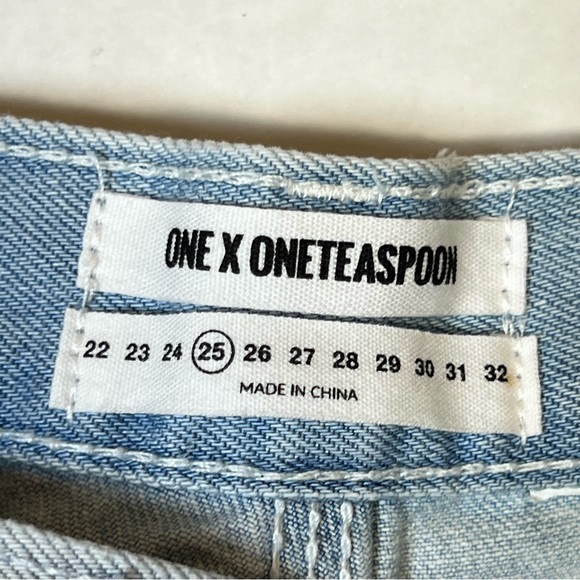 One x One teaspoon Womens Shorts Denim Jeans Button Fly Size 25 Waist Distressed - Picture 7 of 13
